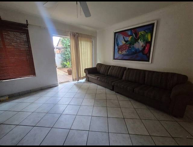 2 BEDROOM TOWNHOUSE FOR SALE IN VANDERBIJLPARK SE 3